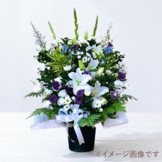 画像1: お供え用アレンジメントLL【菊メイン】 (1)