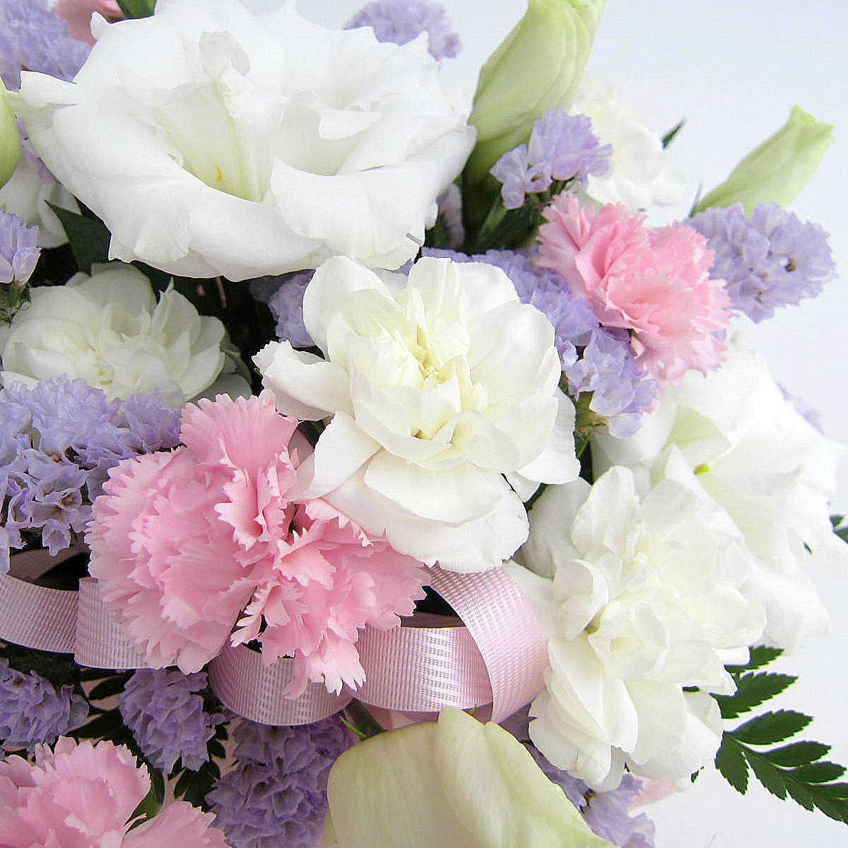 お供え用アレンジメント かわいらしく 白 ピンク系 花の店あんオンラインショップ